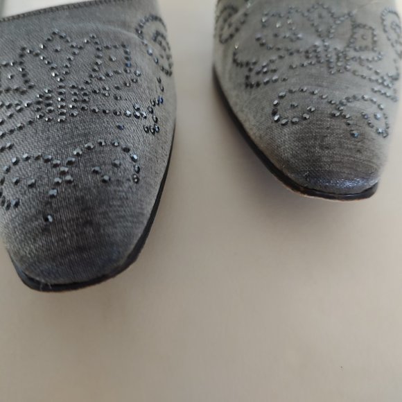 Stuart Weitzman silver grey metallic evening pumps. 2.5" heel. Size 8.5 - Picture 3 of 7